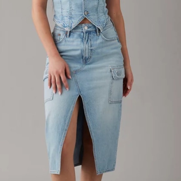 NWT AE Dreamy Drape High-Waisted Cargo Denim Midi Blue SZ 12 - Picture 1 of 6